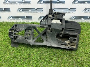 Кронштейн ручки передней двери Mercedes W221 S-Class S-класс A2217230408