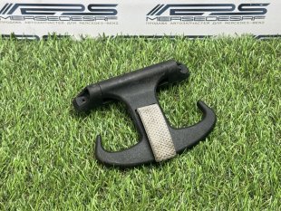 Крючок багажника Mercedes W221 S-Class S-класс A2128100040