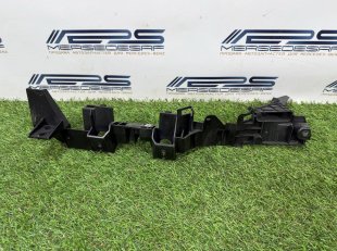 Кронштейн полки задний правый Mercedes W222 Maybach S-класс A2226941401