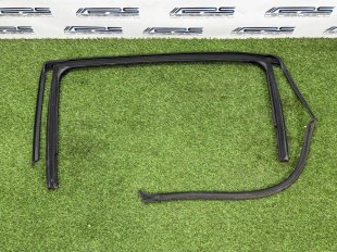 Уплотнитель стекла задний правый Mercedes W222 Maybach S-класс A2227351025