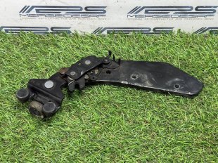 Ролик сдвижной двери правый Mercedes W447 Vito V-класс A4477600747