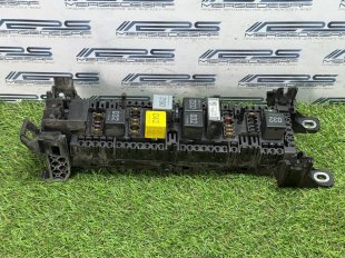 Блок предохранителей передний правый Mercedes W447 Vito V-класс A4479060117