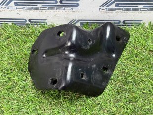 Кронштейн правой сдвижной двери Mercedes W447 Vito V-класс A4477330400