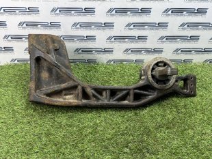 Кронштейн заднего редуктора Mercedes W447 Vito V-класс A4473500086