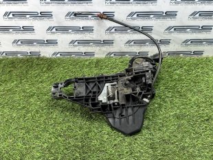 Кронштейн ручки двери передний левый Mercedes X164 GL-Class GL-класс A1647201135