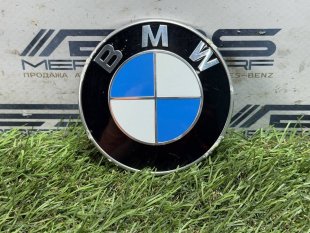Эмблема крышки багажника BMW 1 F21 1 серия 51767288752