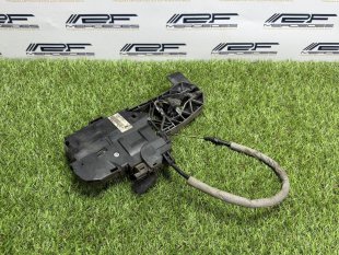 Кронштейн ручки передний левый Mercedes W221 S-Class S-класс A2217600534