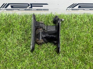 Петля двери передняя левая Mercedes W251 R-Class R-класс A2517200337