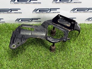Кронштейн компрессора пневмоподвески Mercedes W251 R-Class R-класс A2513210040