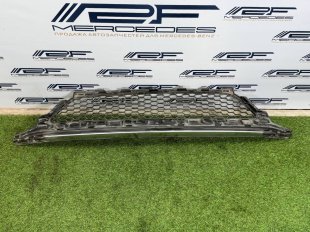 Решетка переднего бампера Mercedes W205 C-Class C-класс A2058856504