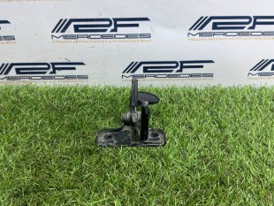 Крюк замка капота Mercedes X164 GL-Class GL-класс A2198800064